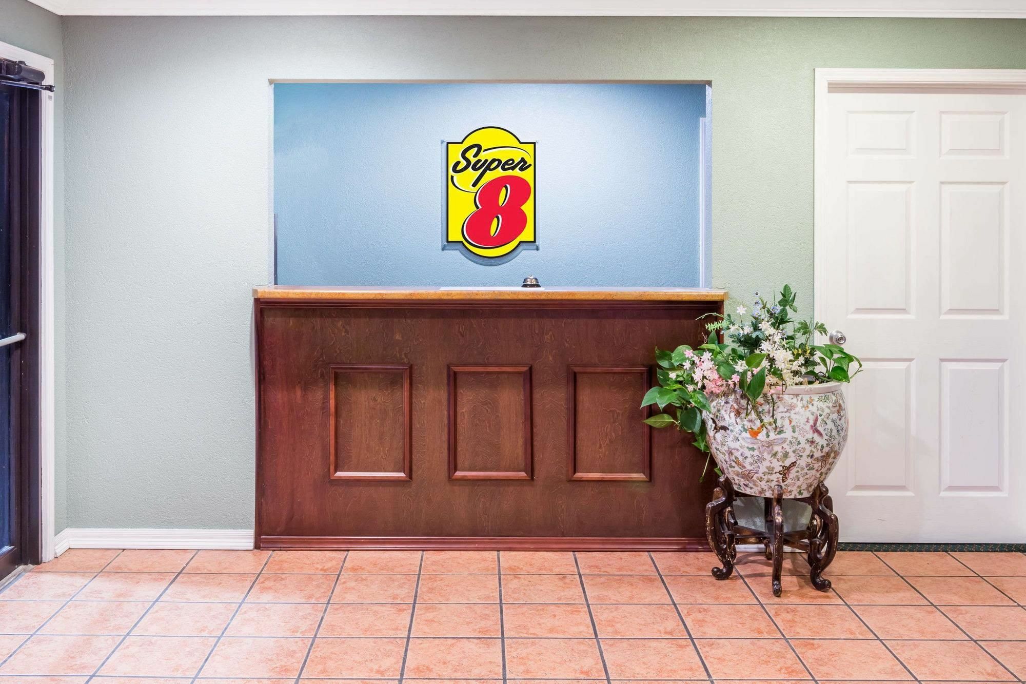 Super 8 By Wyndham Kinder La מראה חיצוני תמונה